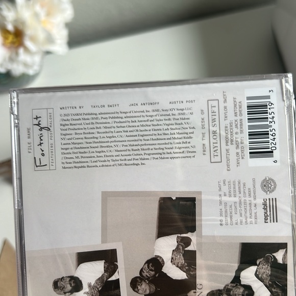 NWT fortnight cd taylor swift ft post Malone - Picture 5 of 7